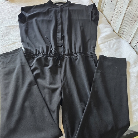 Vince Shortsleeve Black Jumpsuit Romper Size 8 Career Evening Mobwife Travel - Picture 10 of 12